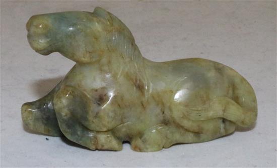 A Chinese mottled grey jade figure of a recumbent horse, 18th / 19th century, 7.3cm